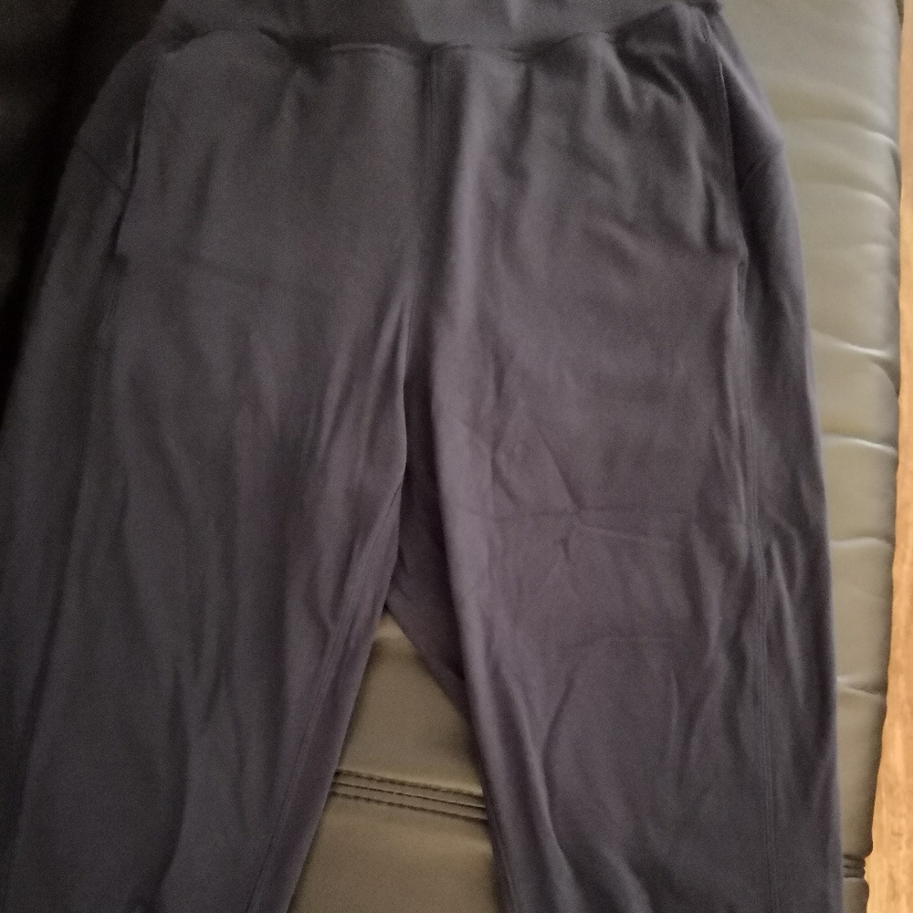 Lululemon cropped pant